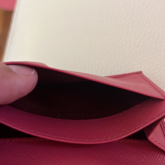 Authentic Safiano leather Prada. - Picture 6 of 16